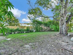 547 NW 49th St, Miami FL 33127