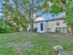 547 NW 49th St, Miami FL 33127