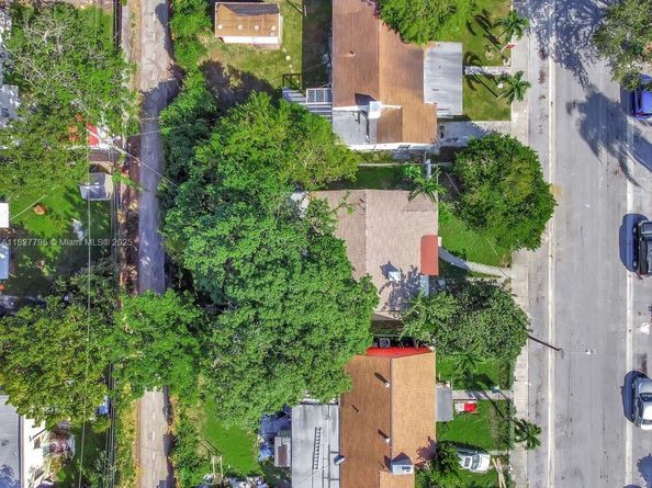 547 NW 49th St, Miami FL 33127