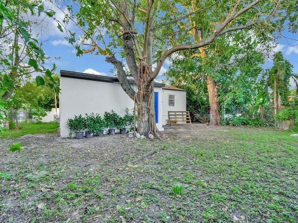 547 NW 49th St, Miami FL 33127