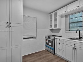 547 NW 49th St, Miami FL 33127