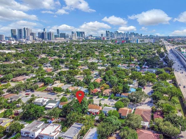 547 NW 49th St, Miami FL 33127