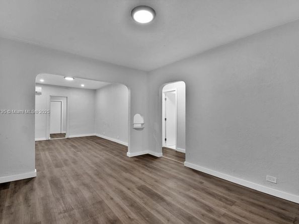 547 NW 49th St, Miami FL 33127