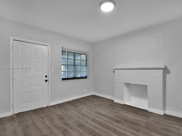 547 NW 49th St, Miami FL 33127