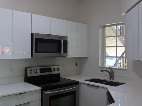 18340 NW 68th Ave A, Hialeah FL 33015