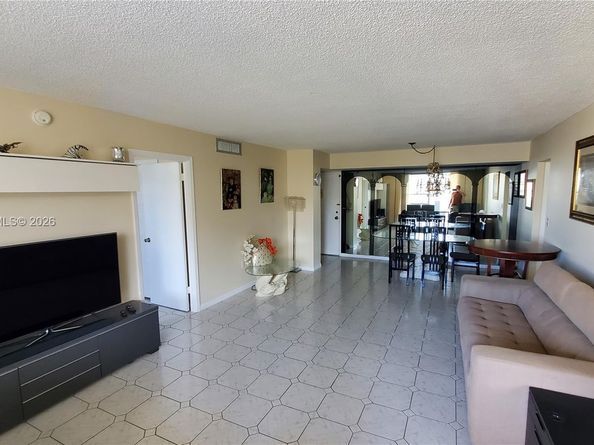 1833 S Ocean Dr 1103, Hallandale Beach FL 33009