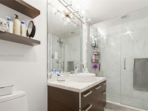 253 NE 2nd St 2005, Miami FL 33132
