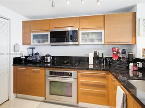 253 NE 2nd St 2005, Miami FL 33132