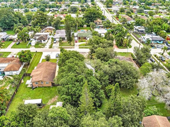 6208 SW 26th St, Miramar FL 33023