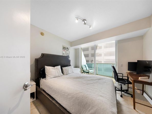 41 SE 5th St 502, Miami FL 33131