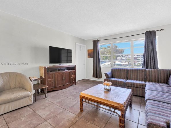 410 SE 2nd St 220, Hallandale Beach FL 33009