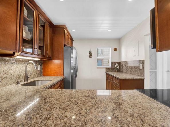 410 SE 2nd St 220, Hallandale Beach FL 33009