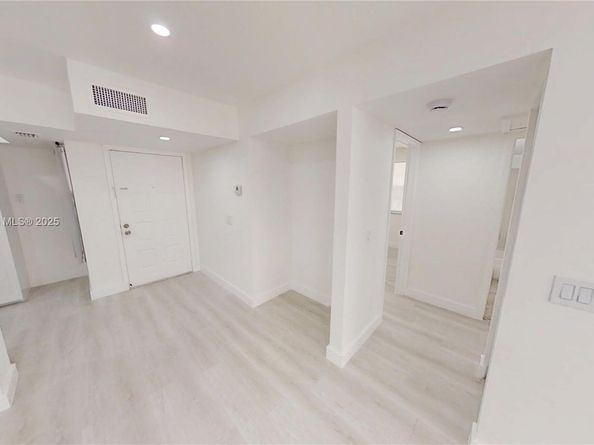 20230 NE 3rd Ct 6, Miami FL 33179