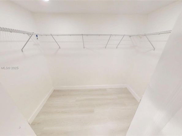 20230 NE 3rd Ct 6, Miami FL 33179
