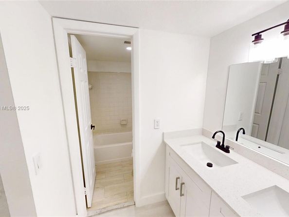 20230 NE 3rd Ct 6, Miami FL 33179