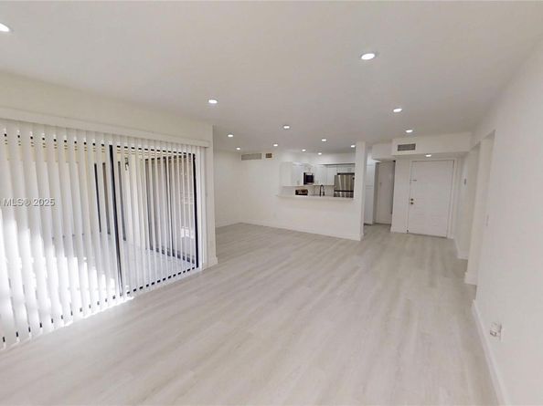 20230 NE 3rd Ct 6, Miami FL 33179