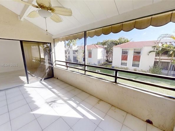 20230 NE 3rd Ct 6, Miami FL 33179