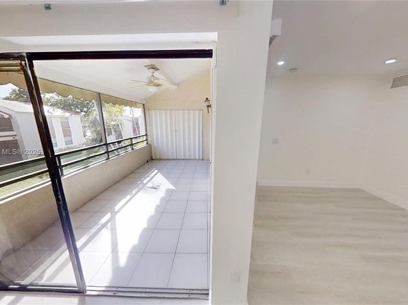 20230 NE 3rd Ct 6, Miami FL 33179