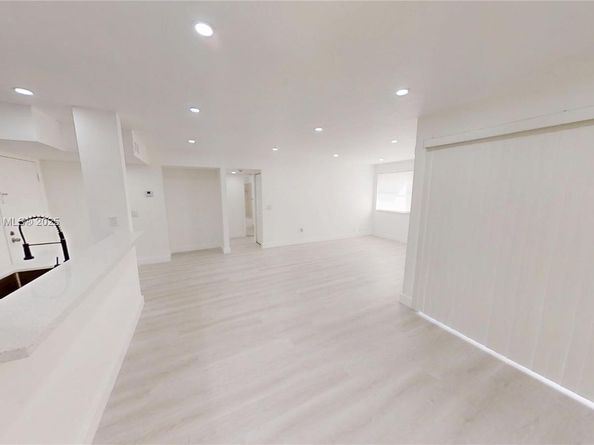 20230 NE 3rd Ct 6, Miami FL 33179