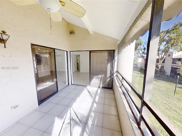 20230 NE 3rd Ct 6, Miami FL 33179