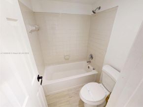 20230 NE 3rd Ct 6, Miami FL 33179