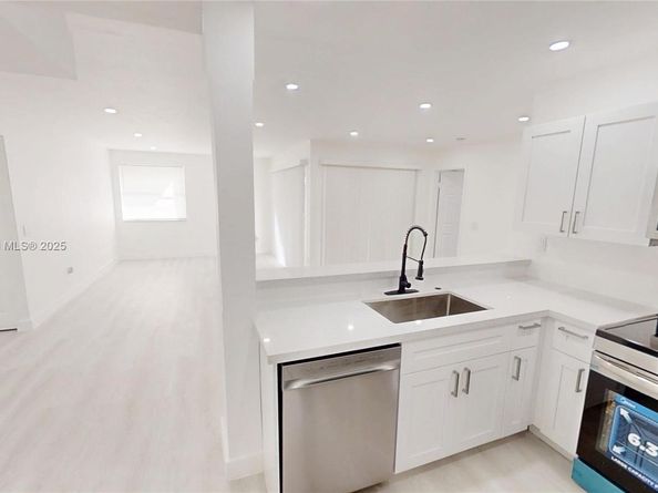 20230 NE 3rd Ct 6, Miami FL 33179