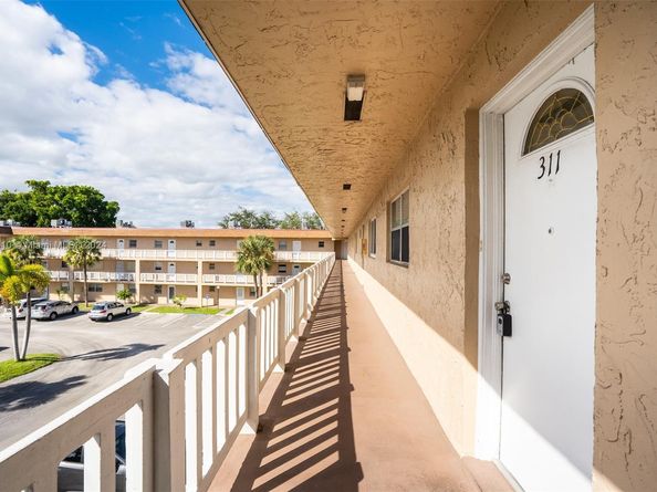 608 SW Natura Blvd 311, Deerfield Beach FL 33441