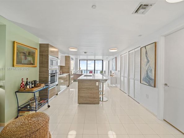 460 NE 28th St 3904, Miami FL 33137