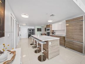 460 NE 28th St 3904, Miami FL 33137