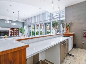 460 NE 28th St 3904, Miami FL 33137