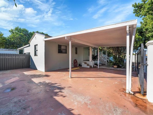 462 E 39th St, Hialeah FL 33013