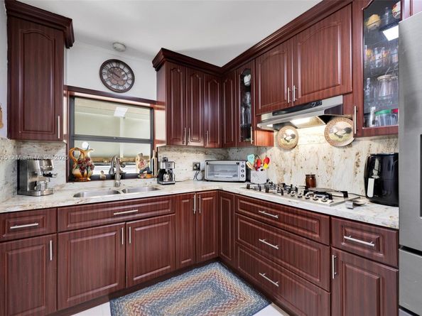 462 E 39th St, Hialeah FL 33013