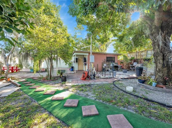 462 E 39th St, Hialeah FL 33013