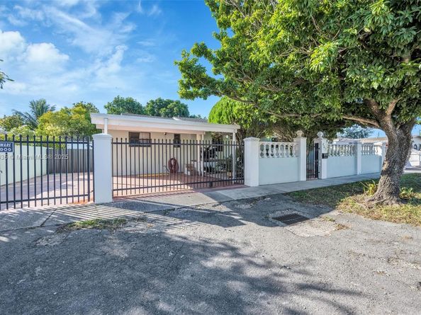 462 E 39th St, Hialeah FL 33013