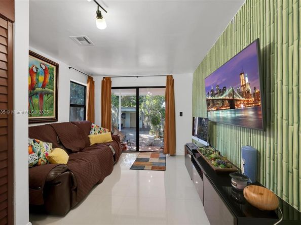 462 E 39th St, Hialeah FL 33013