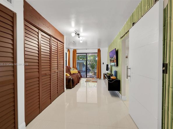 462 E 39th St, Hialeah FL 33013