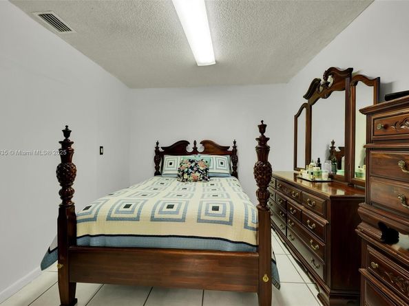 462 E 39th St, Hialeah FL 33013