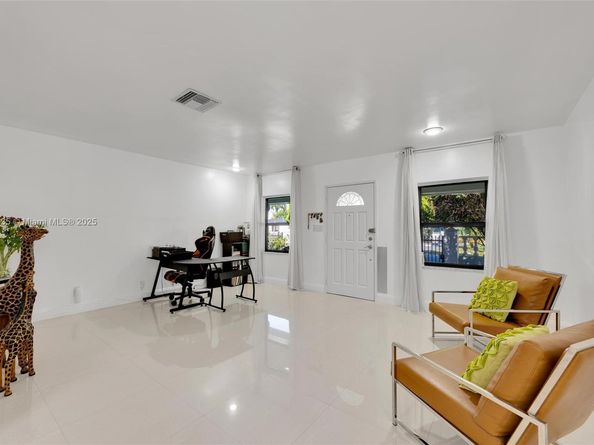 462 E 39th St, Hialeah FL 33013