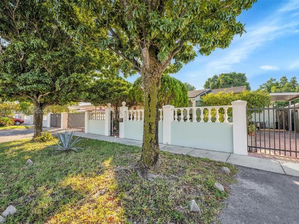 462 E 39th St, Hialeah FL 33013