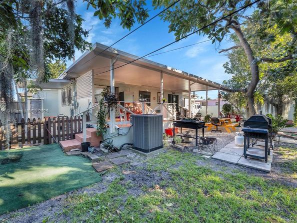 462 E 39th St, Hialeah FL 33013