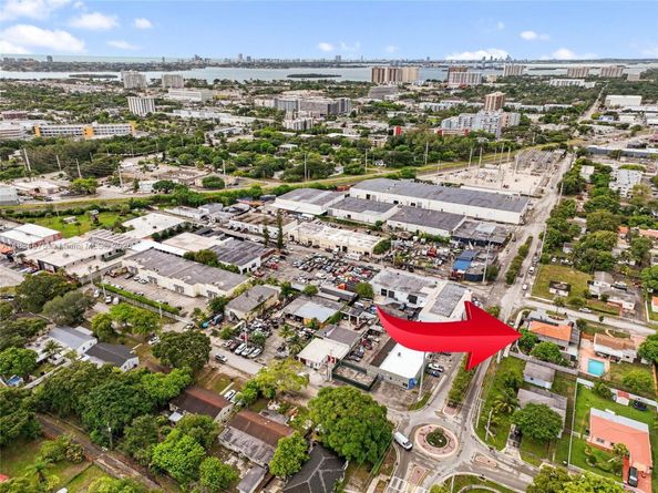 1385 NE 130th St, North Miami FL 33161