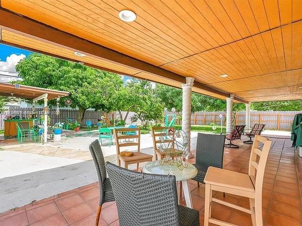 1385 NE 130th St, North Miami FL 33161