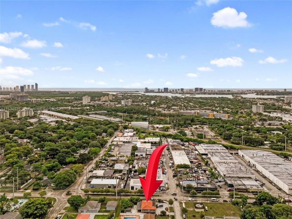 1385 NE 130th St, North Miami FL 33161