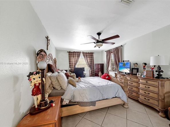 1385 NE 130th St, North Miami FL 33161