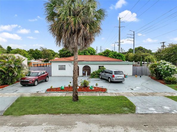 1385 NE 130th St, North Miami FL 33161