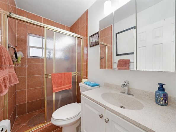1385 NE 130th St, North Miami FL 33161