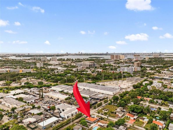 1385 NE 130th St, North Miami FL 33161