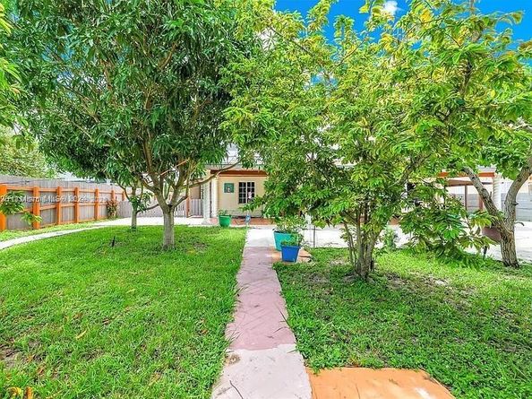 1385 NE 130th St, North Miami FL 33161