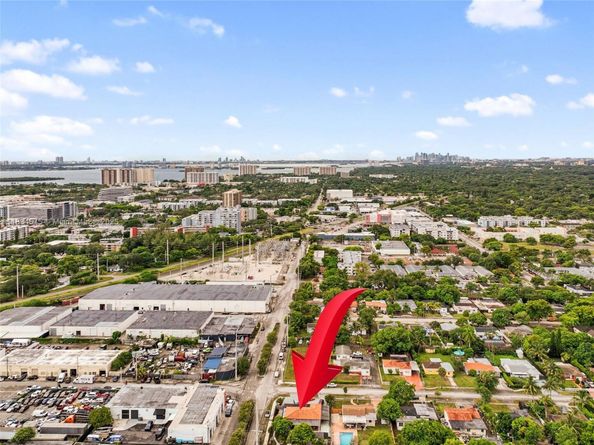 1385 NE 130th St, North Miami FL 33161