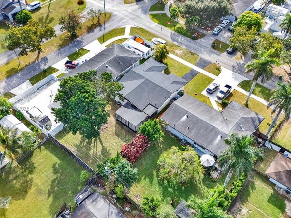 131 NE 18th St, Homestead FL 33030